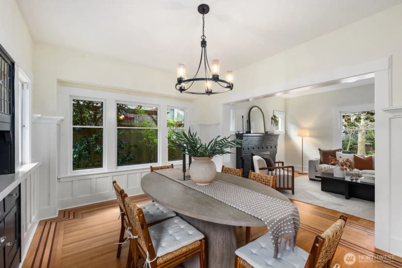 Property photo for 2556 10th Avenue W, Seattle photo 11