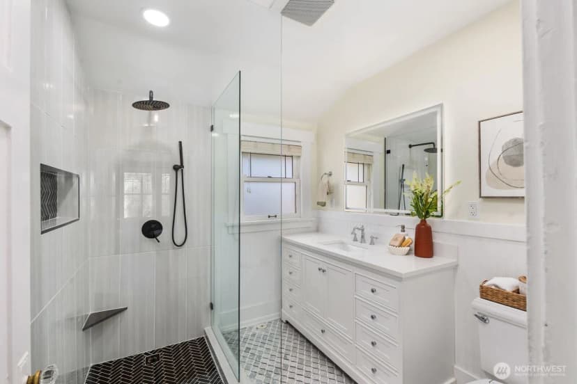 Property photo for 2556 10th Avenue W, Seattle photo 21