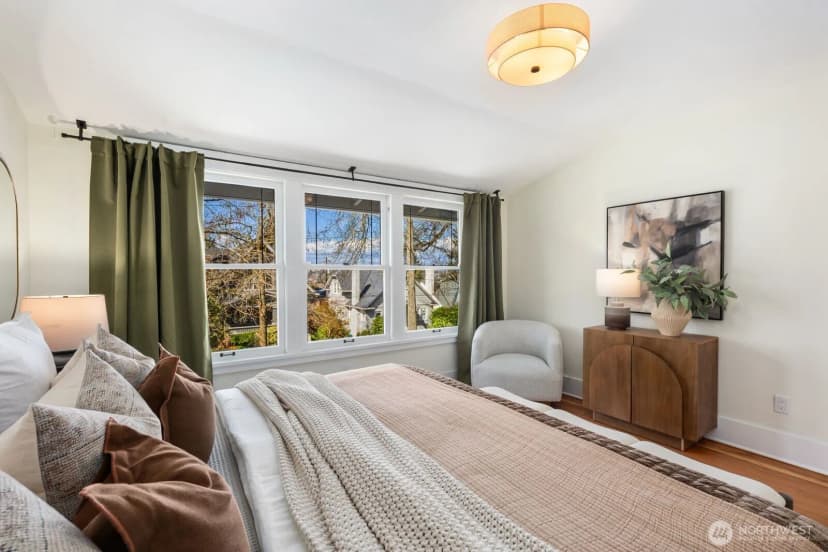 Property photo for 2556 10th Avenue W, Seattle photo 18