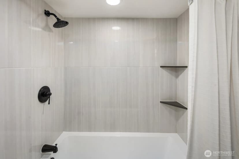 Property photo for 2556 10th Avenue W, Seattle photo 31