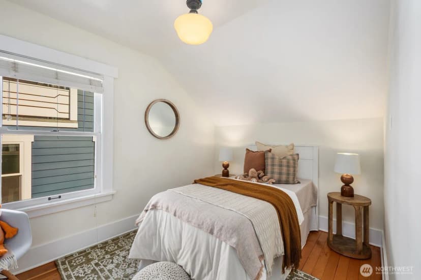 Property photo for 2556 10th Avenue W, Seattle photo 20