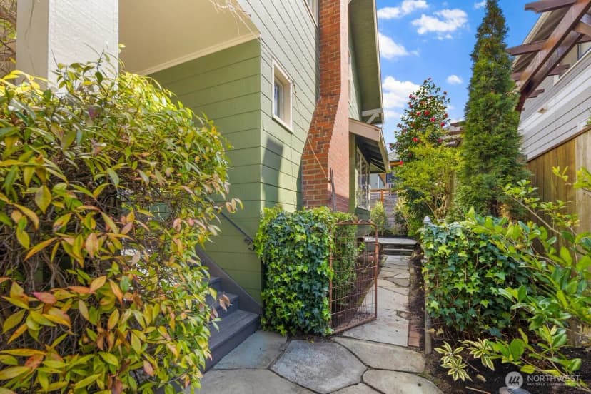 Property photo for 2556 10th Avenue W, Seattle photo 36