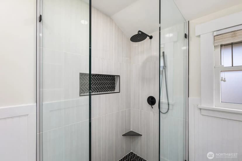 Property photo for 2556 10th Avenue W, Seattle photo 23