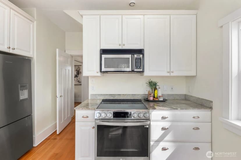 Property photo for 2556 10th Avenue W, Seattle photo 15
