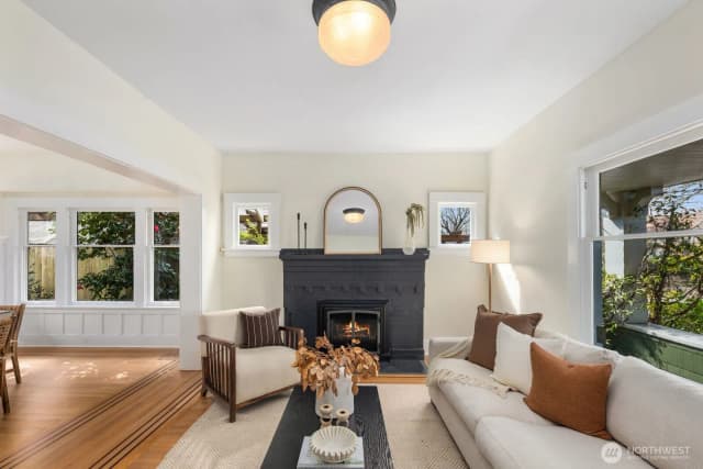 Property photo for 2556 10th Avenue W, Seattle photo 5