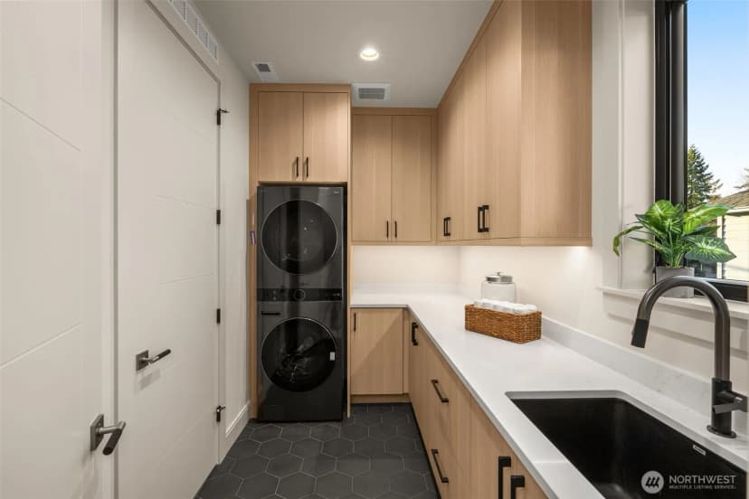 Property photo for 312 160th Avenue Ne, Bellevue photo 30