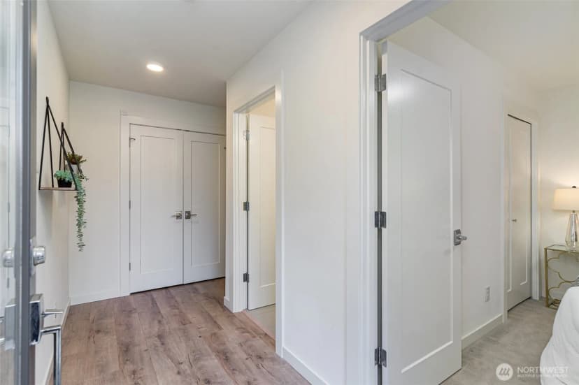 Property photo for 437 Ne 73rd Street #a, Seattle photo 3
