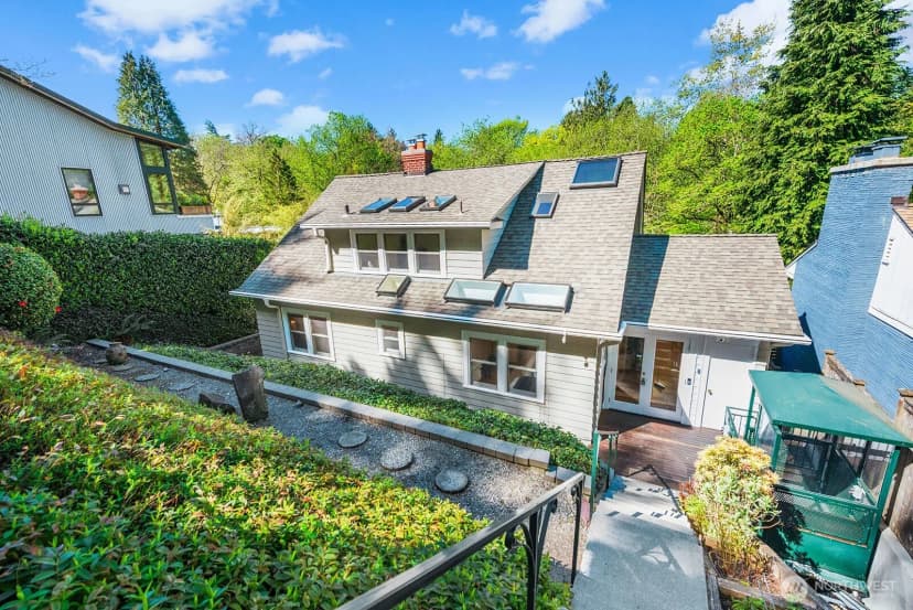 Property photo for 2514 Lake Park Drive S, Seattle photo 32
