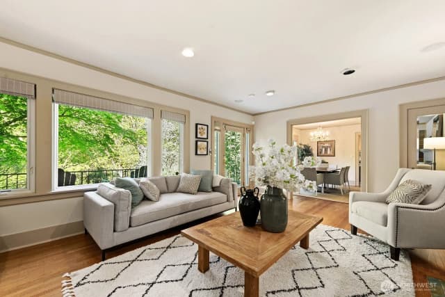 Property photo for 2514 Lake Park Drive S, Seattle photo 5
