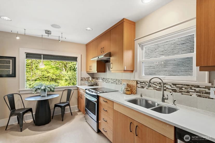 Property photo for 2514 Lake Park Drive S, Seattle photo 12