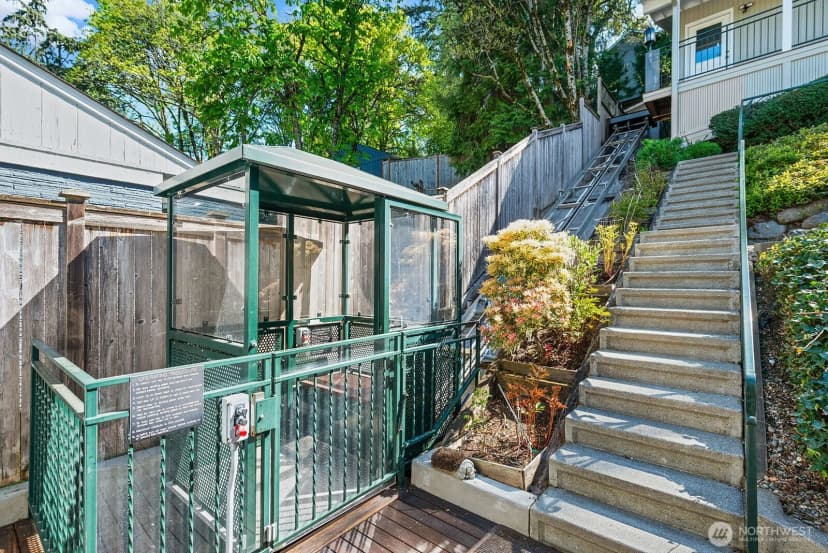 Property photo for 2514 Lake Park Drive S, Seattle photo 33