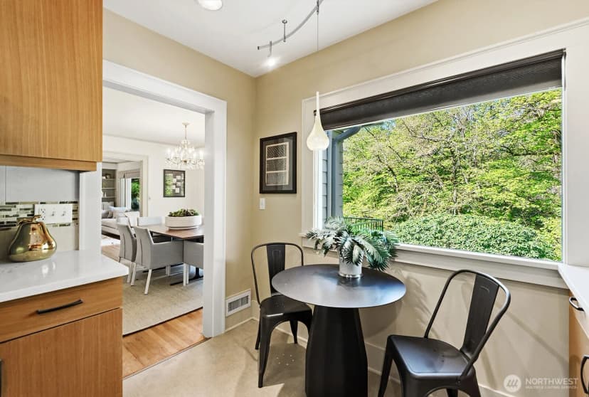 Property photo for 2514 Lake Park Drive S, Seattle photo 13
