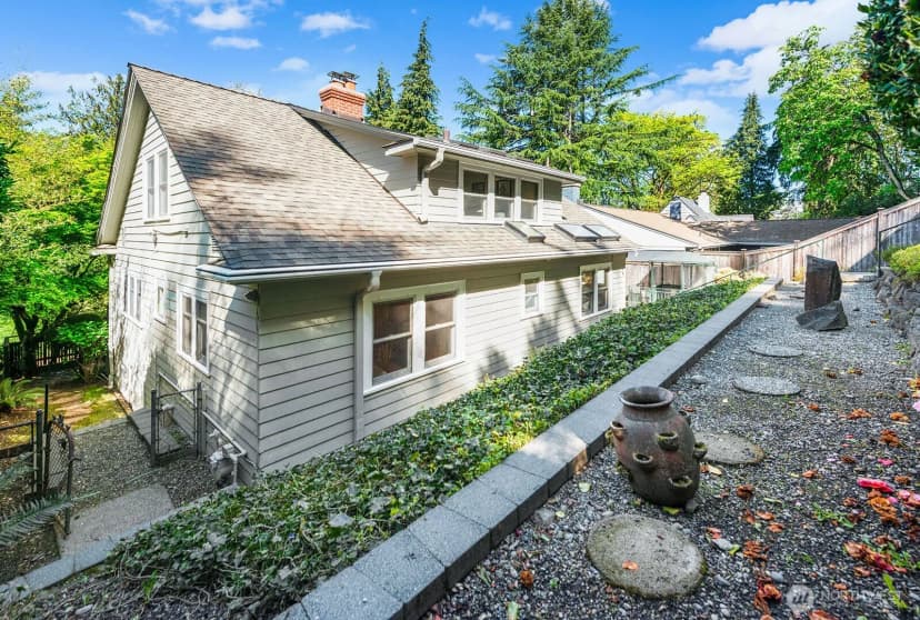 Property photo for 2514 Lake Park Drive S, Seattle photo 34
