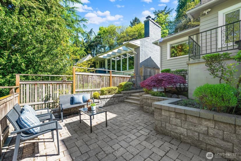 Property photo for 2514 Lake Park Drive S, Seattle photo 4