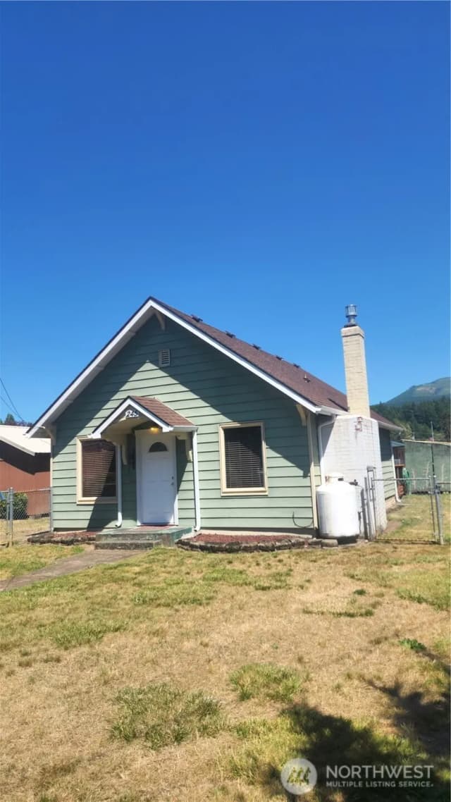 Property photo for 245 3rd Street, Morton photo 2