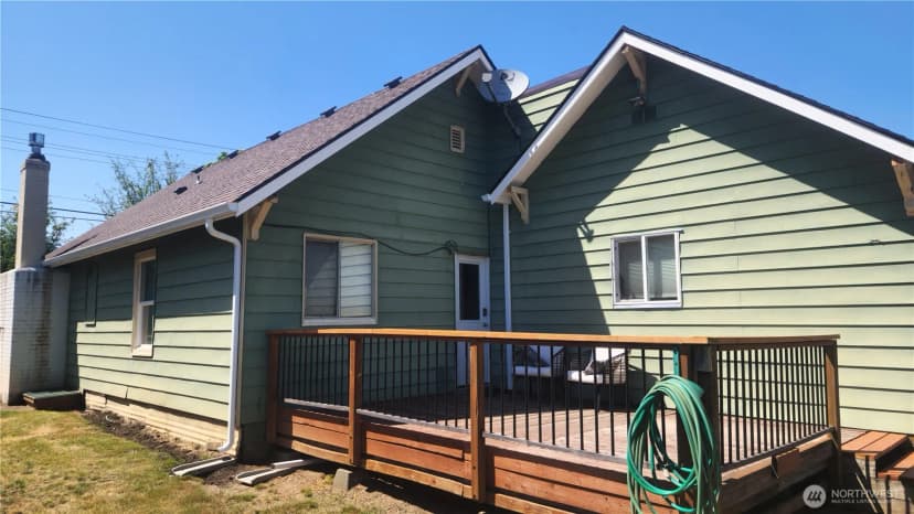 Property photo for 245 3rd Street, Morton photo 3