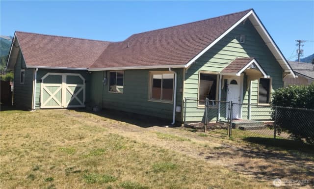 Property photo for 245 3rd Street, Morton