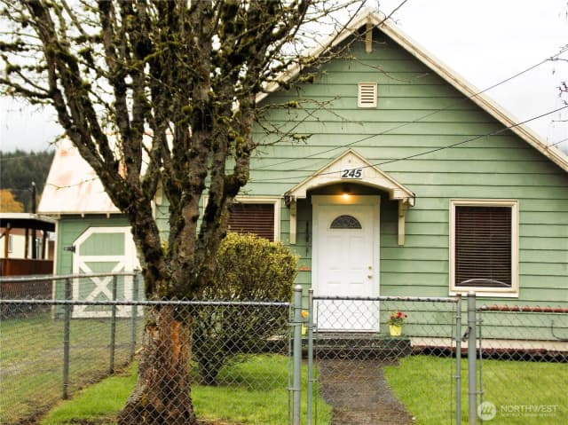 Property photo for 245 3rd Street, Morton photo 5
