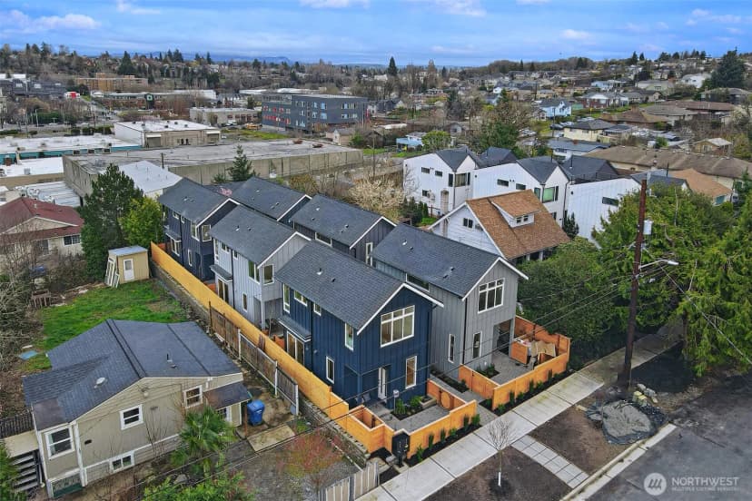 Property photo for 2006 B 19th Avenue S, Seattle photo 23
