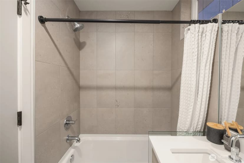 Property photo for 1319 E Denny Way, Seattle photo 24