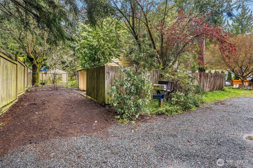 Property photo for 15527 Wallingford Avenue N, Shoreline photo 15