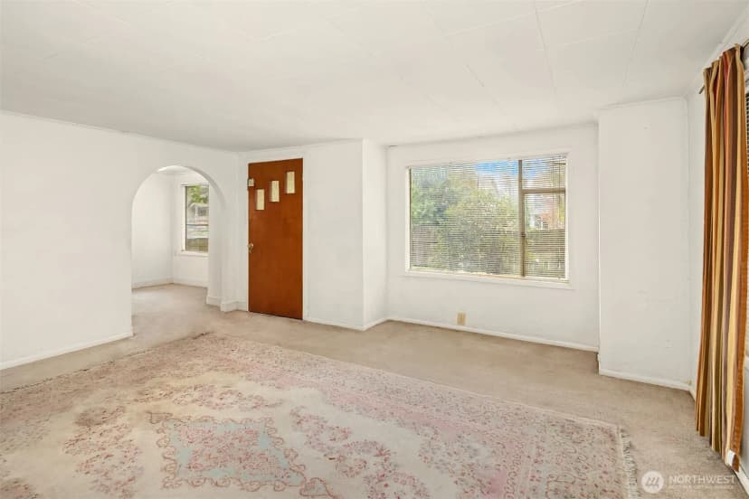 Property photo for 15527 Wallingford Avenue N, Shoreline photo 4