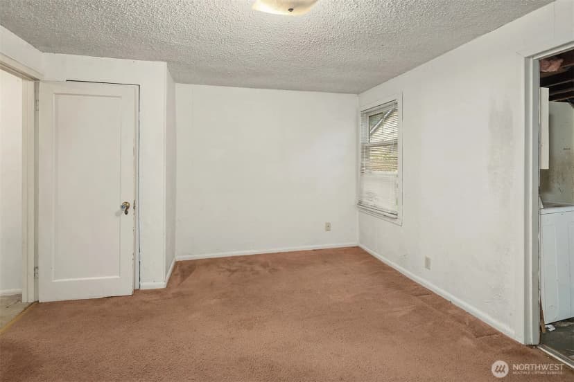 Property photo for 15527 Wallingford Avenue N, Shoreline photo 9