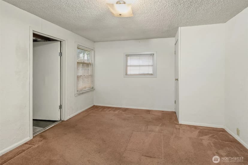 Property photo for 15527 Wallingford Avenue N, Shoreline photo 8
