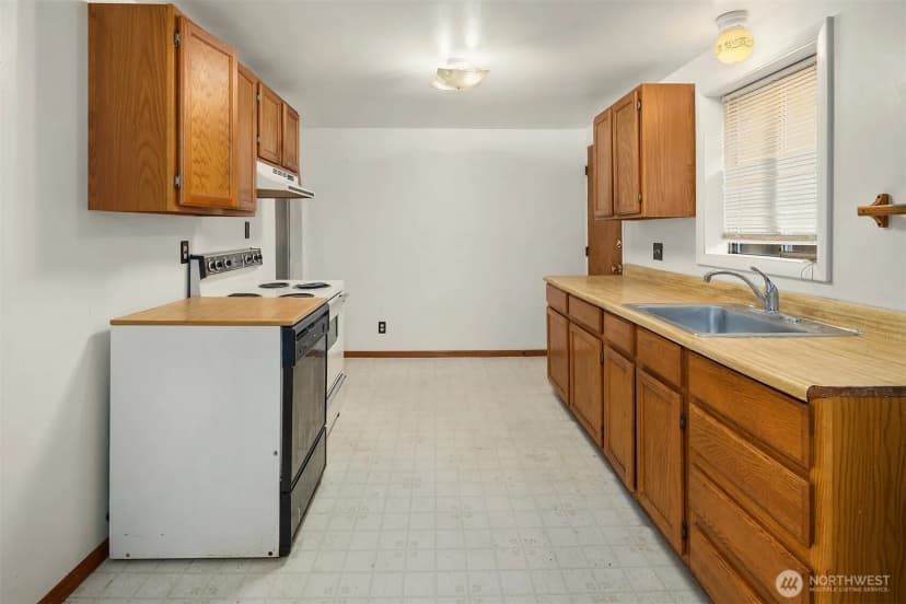 Property photo for 15527 Wallingford Avenue N, Shoreline photo 6