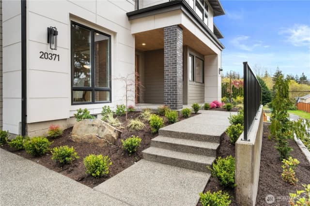 Property photo for 20371 80th Avenue Ne, Kenmore photo 3