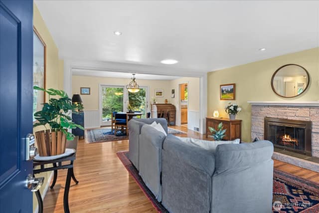 Property photo for 823 Nw 107th Street, Seattle photo 2