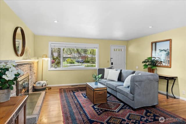 Property photo for 823 Nw 107th Street, Seattle photo 4