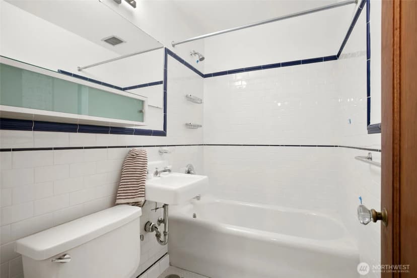 Property photo for 408 Bellevue Avenue E #302, Seattle photo 19