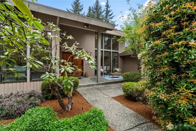 Property photo for 14316 Ne 12th Place, Bellevue