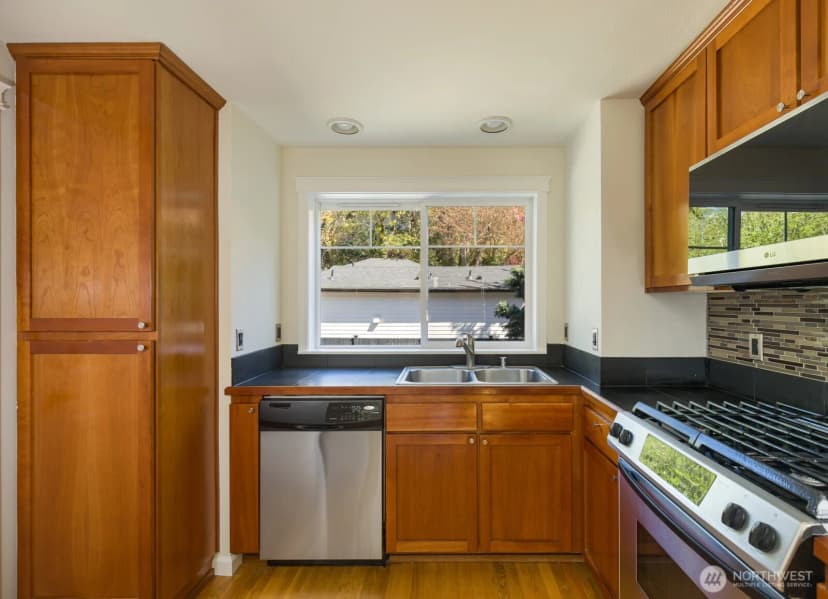 Property photo for 7114 California Avenue Sw, Seattle photo 16