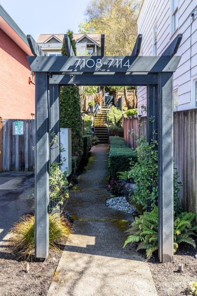 Property photo for 7114 California Avenue Sw, Seattle photo 2