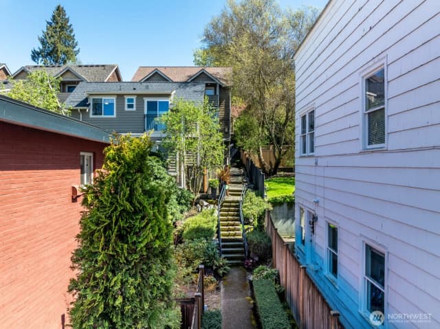 Property photo for 7114 California Avenue Sw, Seattle photo 4