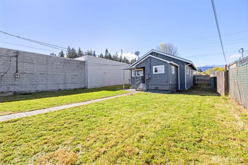 Property photo for 529 E 2nd Street, Port Angeles photo 31