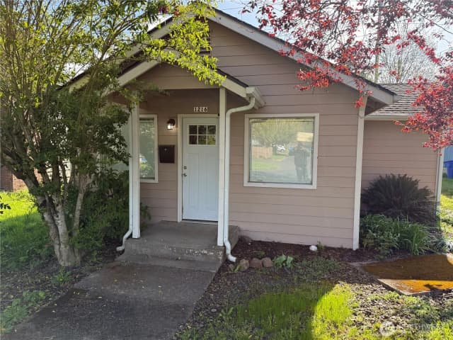 Property photo for 1216 N 1st Avenue, Kelso