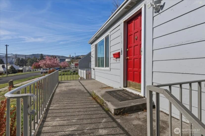 Property photo for 210 Stevens Avenue, Coulee Dam photo 6