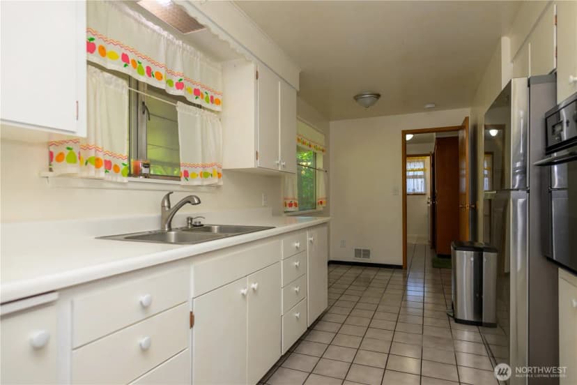 Property photo for 5304 108th Street Sw, Lakewood photo 6