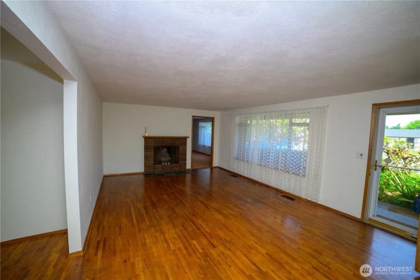 Property photo for 5304 108th Street Sw, Lakewood photo 2