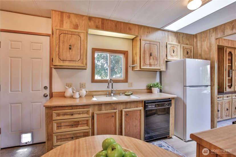 Property photo for 3239 Mardell Drive, Langley photo 16
