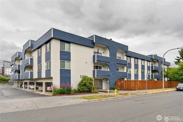 Property photo for 1100 Ave Ne Harrington Avenue Ne #211, Renton photo 2