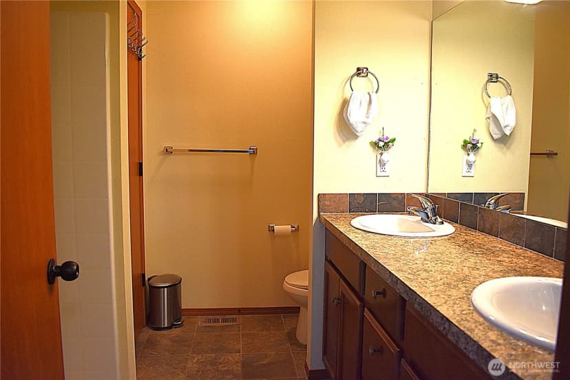 Property photo for 20236 White Rock Loop Sw, Centralia photo 12