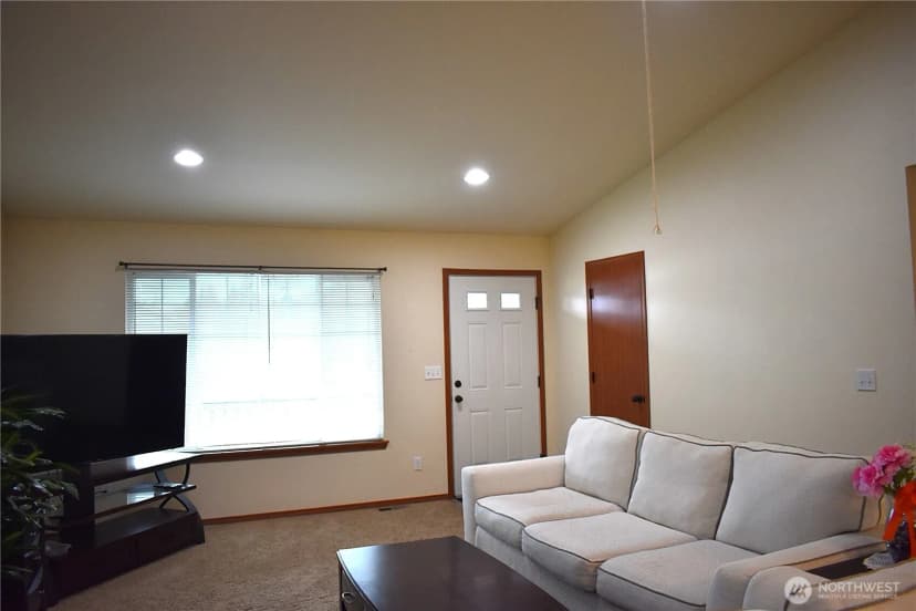Property photo for 20236 White Rock Loop Sw, Centralia photo 4