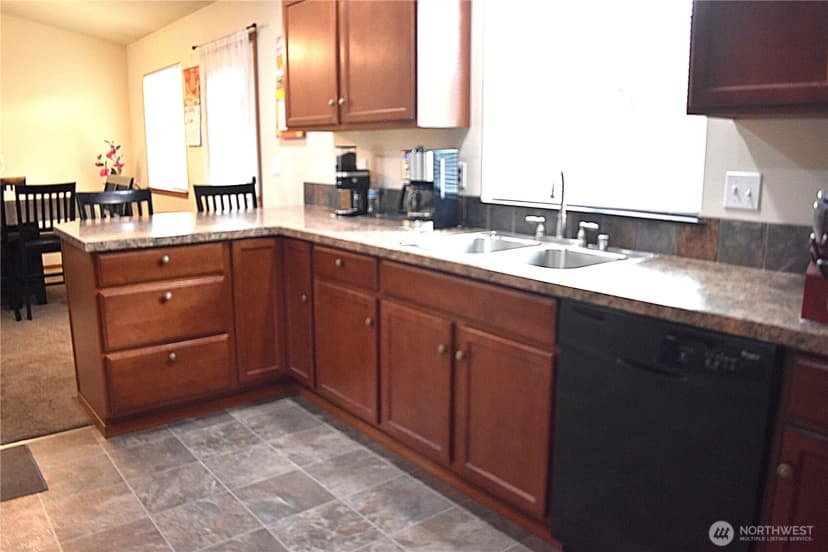 Property photo for 20236 White Rock Loop Sw, Centralia photo 11