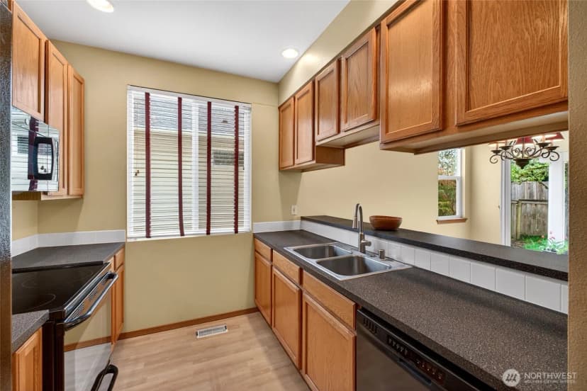 Property photo for 11310 3rd Avenue Ct E, Tacoma photo 5