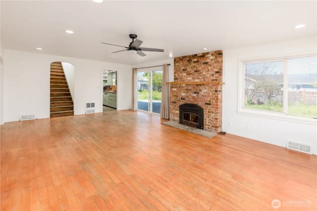 Property photo for 405 W Spruce Street, Sequim photo 3