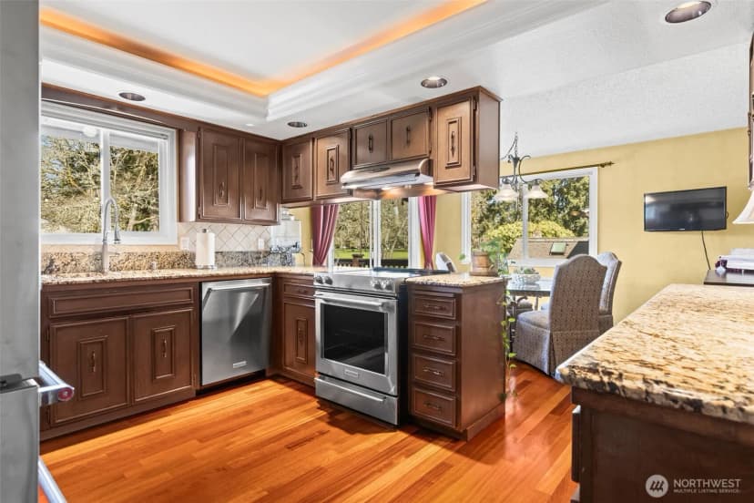Property photo for 7901 Sapphire Drive Sw, Lakewood photo 8